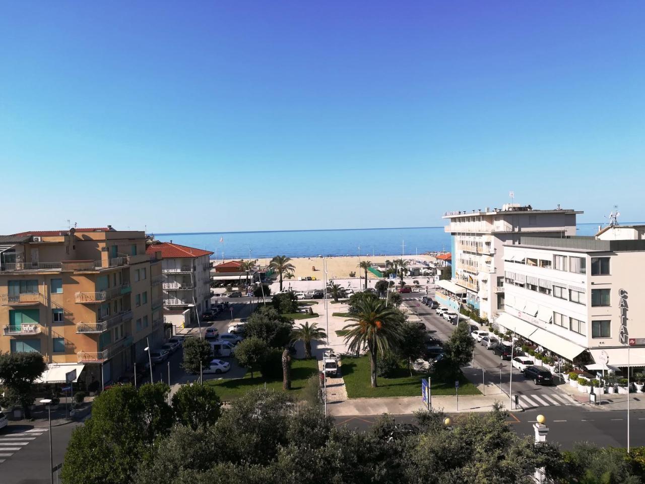 Hotel Villa Colombo Lido di Camaiore Exterior photo