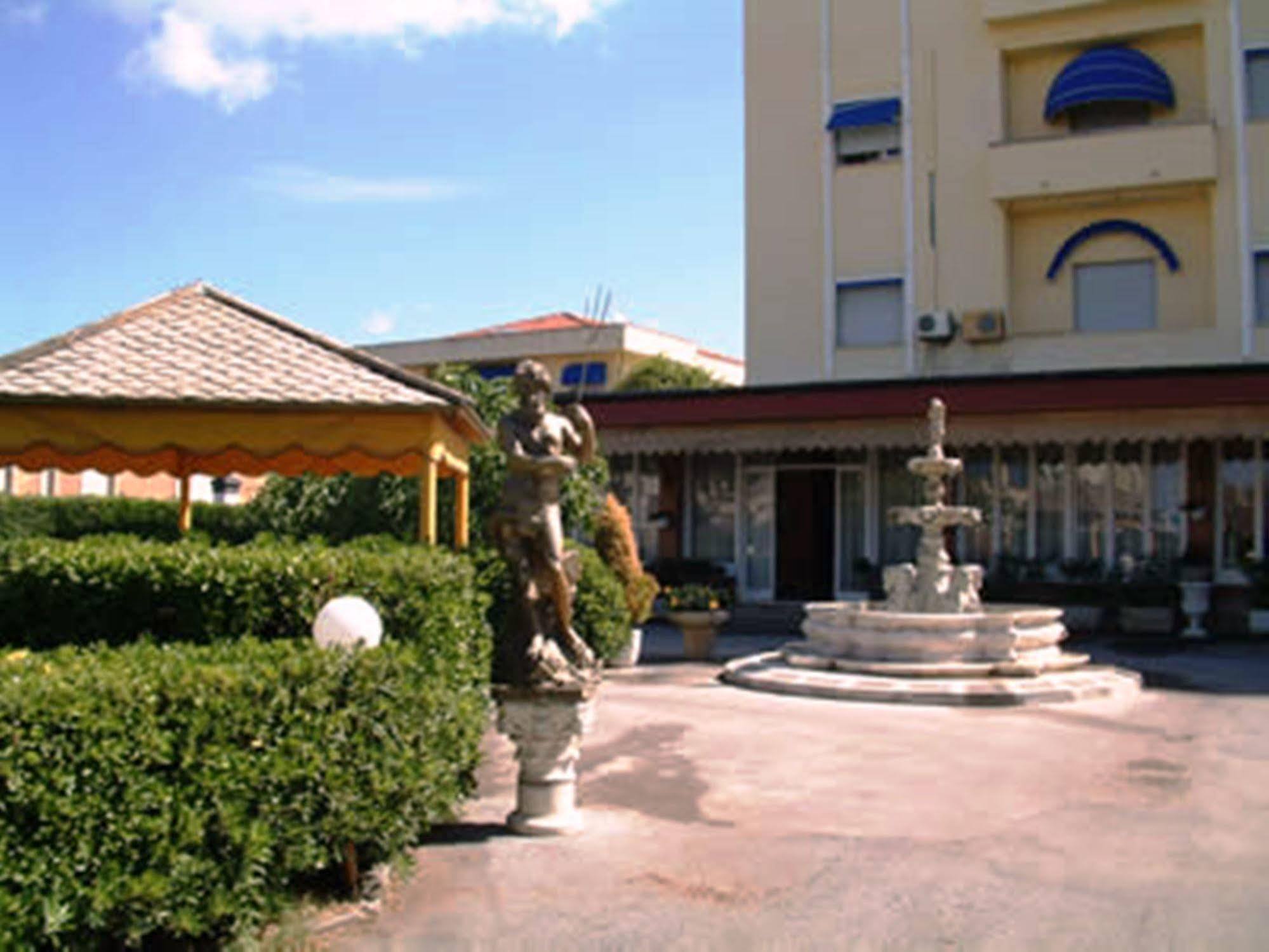 Hotel Villa Colombo Lido di Camaiore Exterior photo